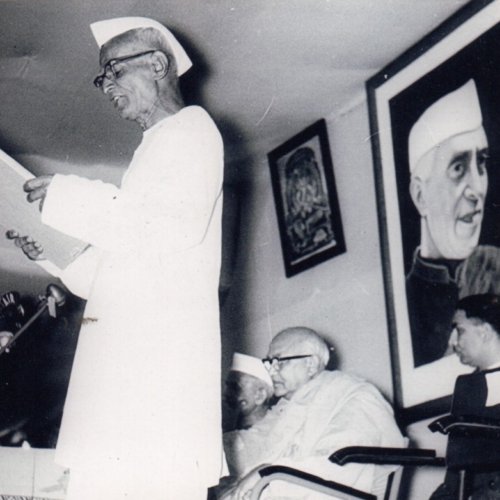 On the occasion when the Prime Minister of India, Lal Bahadur Shastri, laid the foundation stone of the college, the then Chief Minister, S. Nijalingappa, is seen delivering a speech.